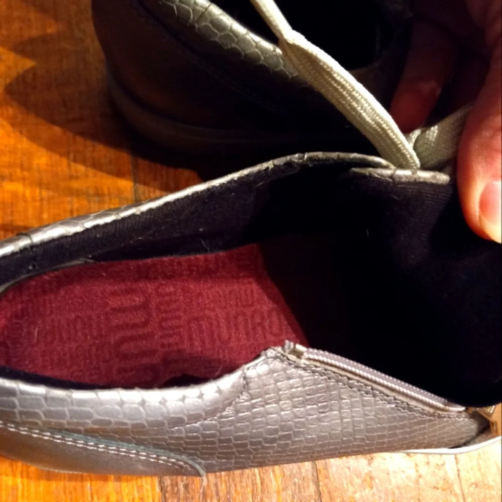 SILVER SHOES - Picture 3 of 4